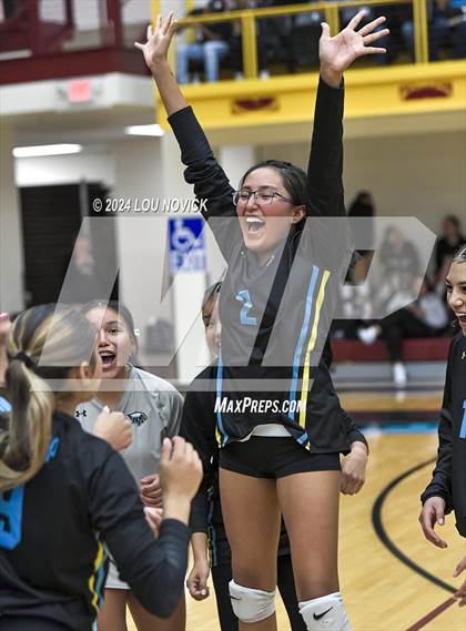 Thumbnail 3 in Estancia vs Navajo Prep photogallery.