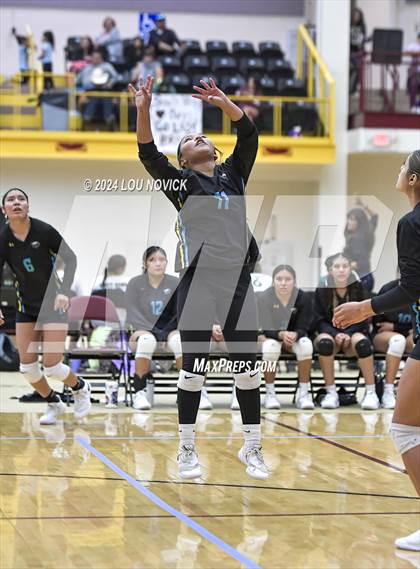 Thumbnail 2 in Estancia vs Navajo Prep photogallery.