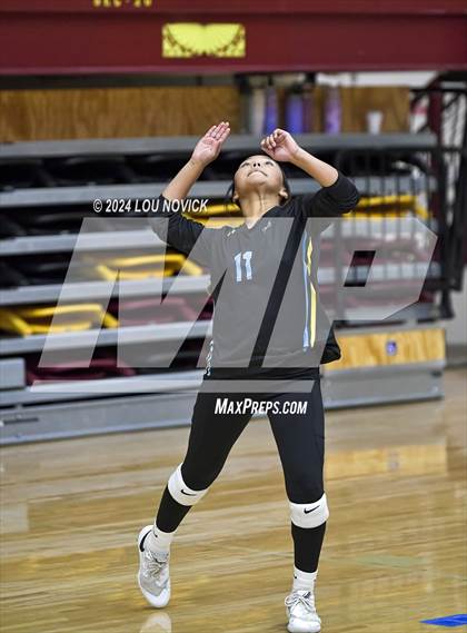Thumbnail 1 in Estancia vs Navajo Prep photogallery.