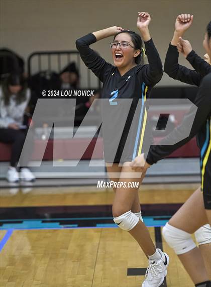 Thumbnail 3 in Estancia vs Navajo Prep photogallery.