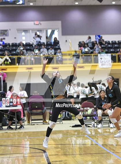 Thumbnail 3 in Estancia vs Navajo Prep photogallery.