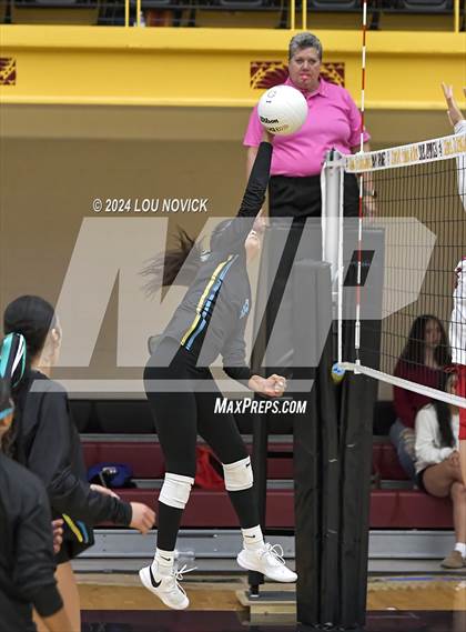 Thumbnail 3 in Estancia vs Navajo Prep photogallery.
