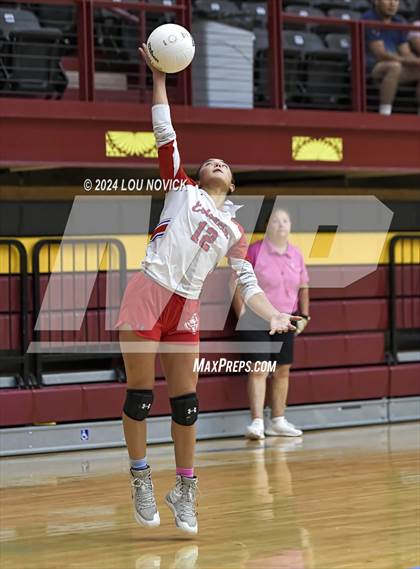 Thumbnail 2 in Estancia vs Navajo Prep photogallery.