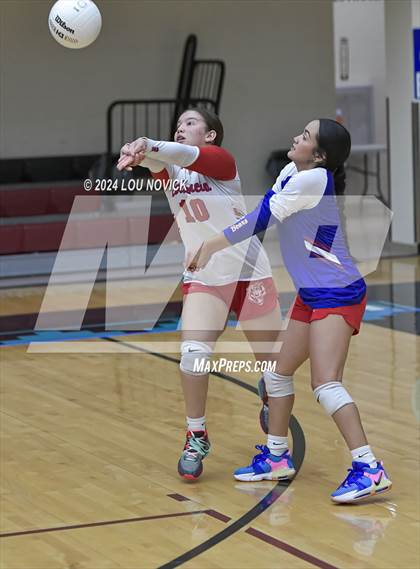 Thumbnail 1 in Estancia vs Navajo Prep photogallery.