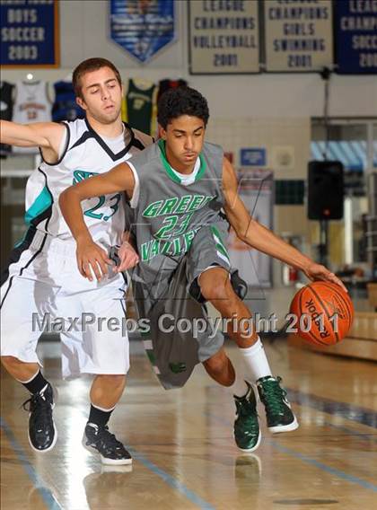 Thumbnail 2 in Santiago vs. Green Valley (MaxPreps Holiday Classic) photogallery.