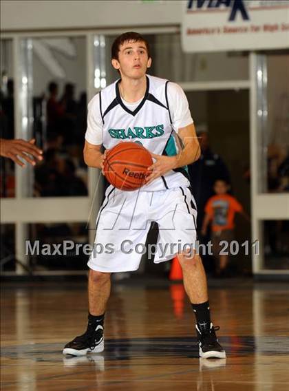 Thumbnail 2 in Santiago vs. Green Valley (MaxPreps Holiday Classic) photogallery.
