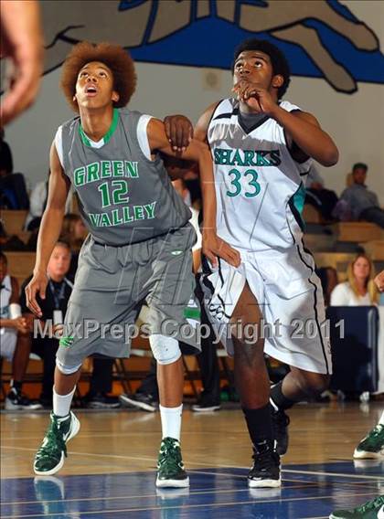 Thumbnail 3 in Santiago vs. Green Valley (MaxPreps Holiday Classic) photogallery.