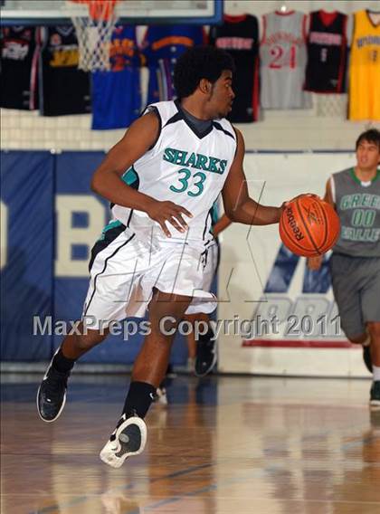 Thumbnail 1 in Santiago vs. Green Valley (MaxPreps Holiday Classic) photogallery.