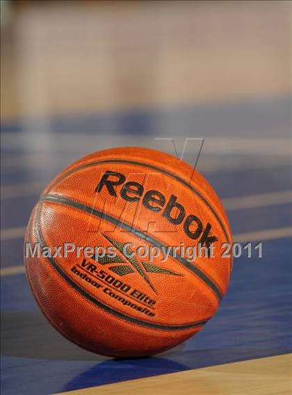 Thumbnail 1 in Santiago vs. Green Valley (MaxPreps Holiday Classic) photogallery.