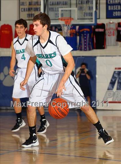 Thumbnail 2 in Santiago vs. Green Valley (MaxPreps Holiday Classic) photogallery.