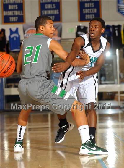 Thumbnail 1 in Santiago vs. Green Valley (MaxPreps Holiday Classic) photogallery.