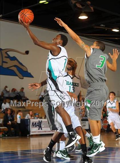 Thumbnail 1 in Santiago vs. Green Valley (MaxPreps Holiday Classic) photogallery.