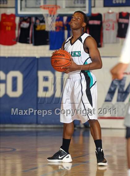 Thumbnail 1 in Santiago vs. Green Valley (MaxPreps Holiday Classic) photogallery.