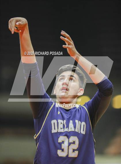 Thumbnail 2 in Delano vs. Kingsburg (CIF D4 Central Section Final) photogallery.