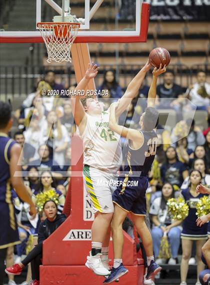 Thumbnail 1 in Delano vs. Kingsburg (CIF D4 Central Section Final) photogallery.