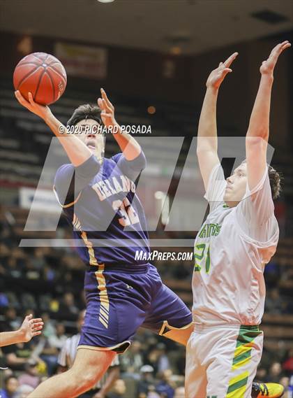 Thumbnail 2 in Delano vs. Kingsburg (CIF D4 Central Section Final) photogallery.