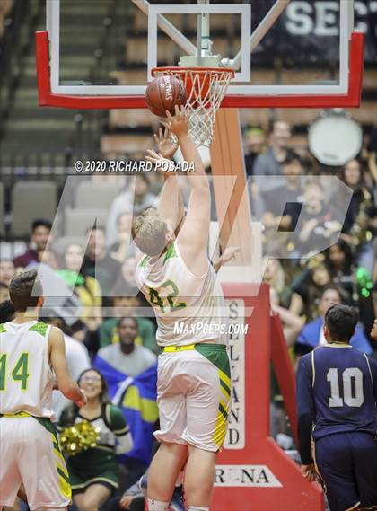 Thumbnail 1 in Delano vs. Kingsburg (CIF D4 Central Section Final) photogallery.