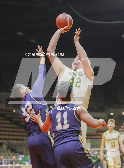 Thumbnail 2 in Delano vs. Kingsburg (CIF D4 Central Section Final) photogallery.
