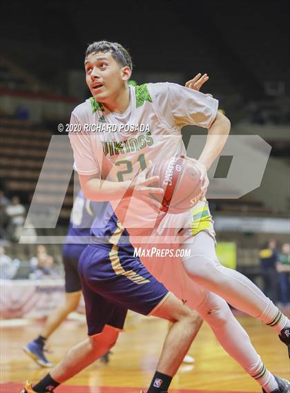 Thumbnail 2 in Delano vs. Kingsburg (CIF D4 Central Section Final) photogallery.