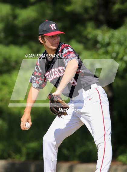 Thumbnail 2 in Wellesley vs. Boston College High (MIAA Division 1 South Quarterfinal) photogallery.