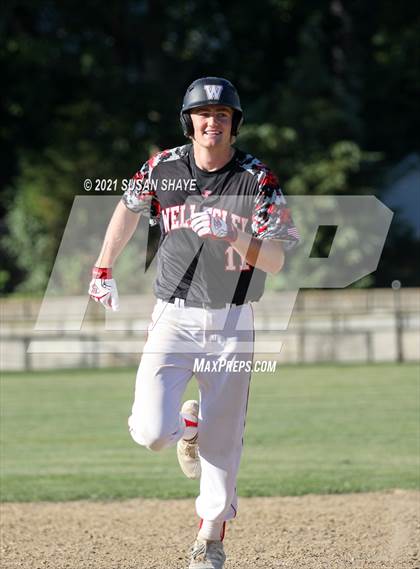 Thumbnail 2 in Wellesley vs. Boston College High (MIAA Division 1 South Quarterfinal) photogallery.