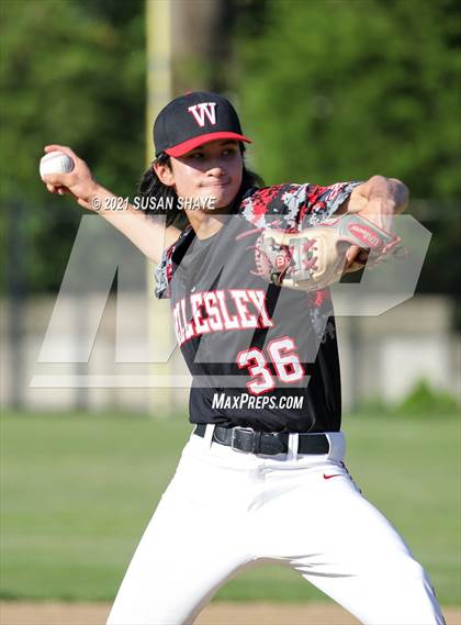 Thumbnail 2 in Wellesley vs. Boston College High (MIAA Division 1 South Quarterfinal) photogallery.