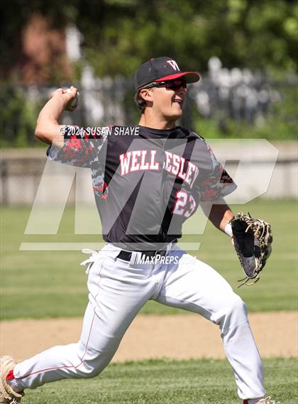 Thumbnail 2 in Wellesley vs. Boston College High (MIAA Division 1 South Quarterfinal) photogallery.