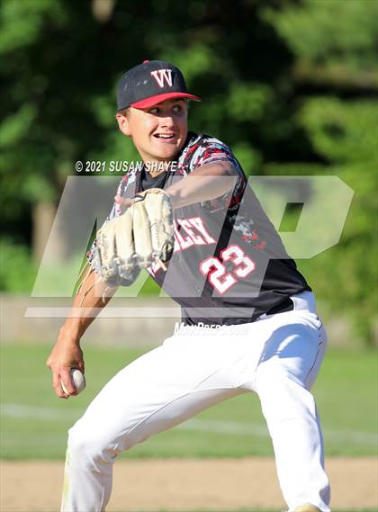 Thumbnail 1 in Wellesley vs. Boston College High (MIAA Division 1 South Quarterfinal) photogallery.