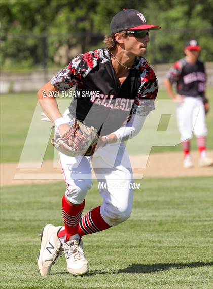 Thumbnail 2 in Wellesley vs. Boston College High (MIAA Division 1 South Quarterfinal) photogallery.