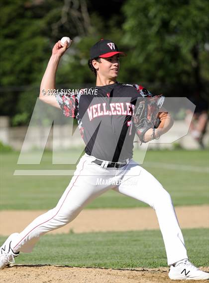 Thumbnail 2 in Wellesley vs. Boston College High (MIAA Division 1 South Quarterfinal) photogallery.