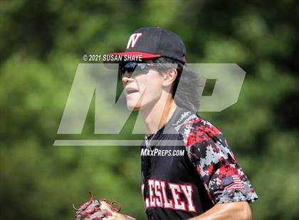 Thumbnail 3 in Wellesley vs. Boston College High (MIAA Division 1 South Quarterfinal) photogallery.