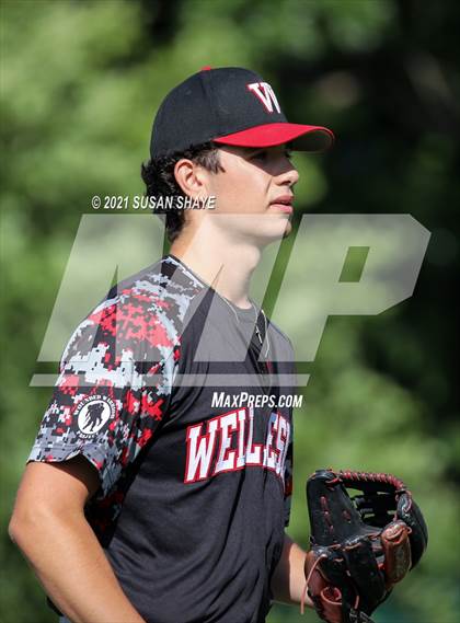 Thumbnail 2 in Wellesley vs. Boston College High (MIAA Division 1 South Quarterfinal) photogallery.