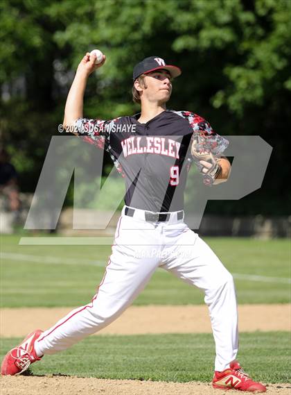 Thumbnail 1 in Wellesley vs. Boston College High (MIAA Division 1 South Quarterfinal) photogallery.