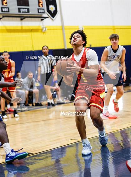 Thumbnail 2 in St. Francis Prep Vs Cardinal Hayes (City Is Mine Classic Quarterfinals) photogallery.