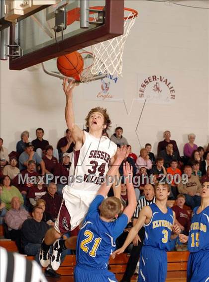 Thumbnail 2 in Elverado vs. Sesser-Valier (Sesser Holiday Tournament) photogallery.