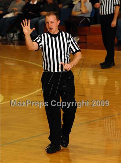 Thumbnail 3 in Elverado vs. Sesser-Valier (Sesser Holiday Tournament) photogallery.