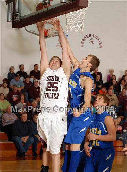 Thumbnail 2 in Elverado vs. Sesser-Valier (Sesser Holiday Tournament) photogallery.