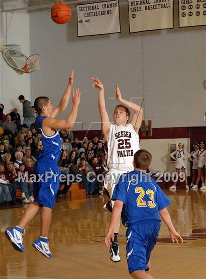 Thumbnail 1 in Elverado vs. Sesser-Valier (Sesser Holiday Tournament) photogallery.