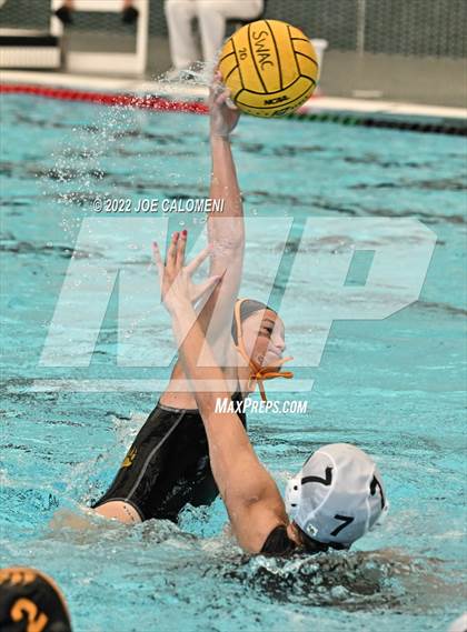 Thumbnail 1 in Brennan vs Harlingen South (UIL 6A Region 4 Semifinal) photogallery.