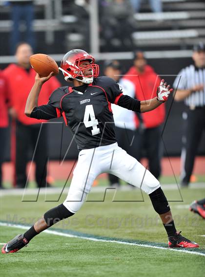 Thumbnail 3 in Wyomissing vs Imhotep Charter (PIAA Class AA Semifinal) photogallery.