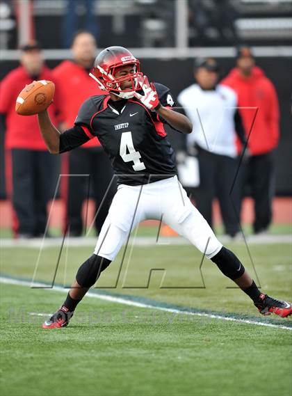 Thumbnail 2 in Wyomissing vs Imhotep Charter (PIAA Class AA Semifinal) photogallery.