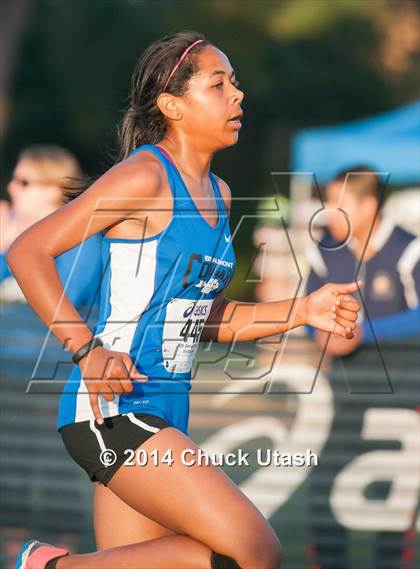 Thumbnail 2 in Clovis Invitational Division 2 5K Varsity Girls Race photogallery.
