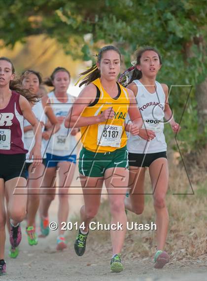 Thumbnail 1 in Clovis Invitational Division 2 5K Varsity Girls Race photogallery.