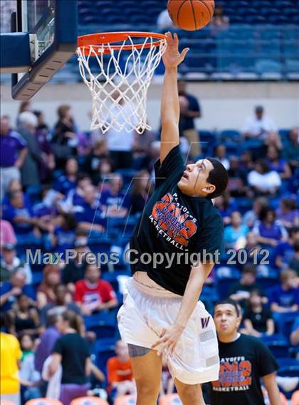 Thumbnail 2 in Warren vs. United (UIL 5A Regional Semifinal) photogallery.