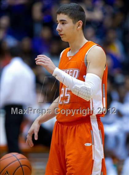 Thumbnail 3 in Warren vs. United (UIL 5A Regional Semifinal) photogallery.