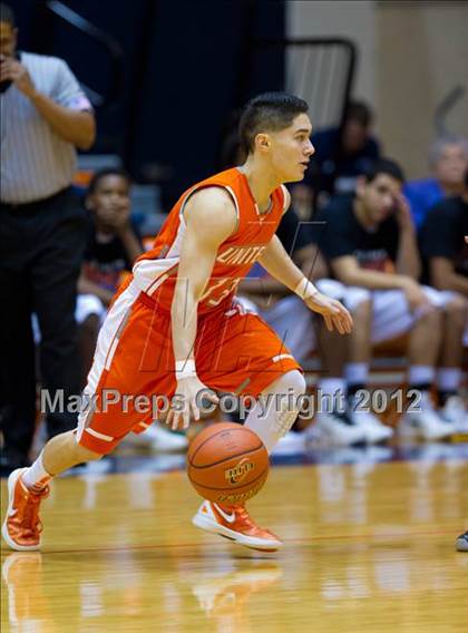 Thumbnail 1 in Warren vs. United (UIL 5A Regional Semifinal) photogallery.