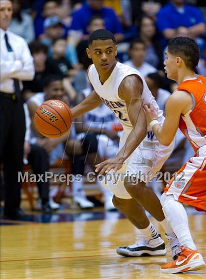 Thumbnail 2 in Warren vs. United (UIL 5A Regional Semifinal) photogallery.