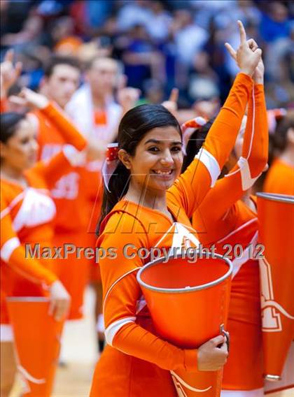 Thumbnail 1 in Warren vs. United (UIL 5A Regional Semifinal) photogallery.