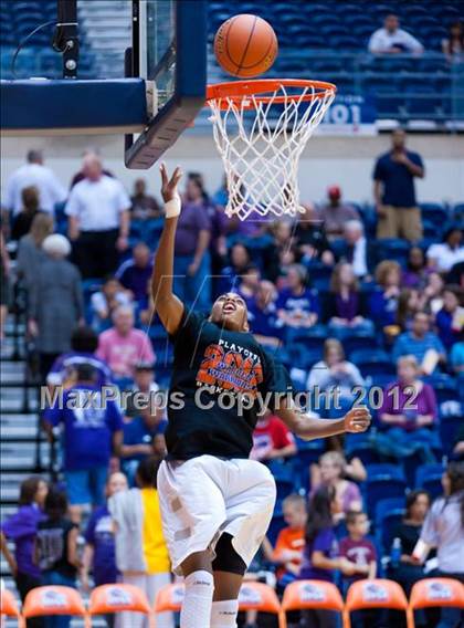Thumbnail 1 in Warren vs. United (UIL 5A Regional Semifinal) photogallery.