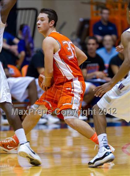 Thumbnail 1 in Warren vs. United (UIL 5A Regional Semifinal) photogallery.